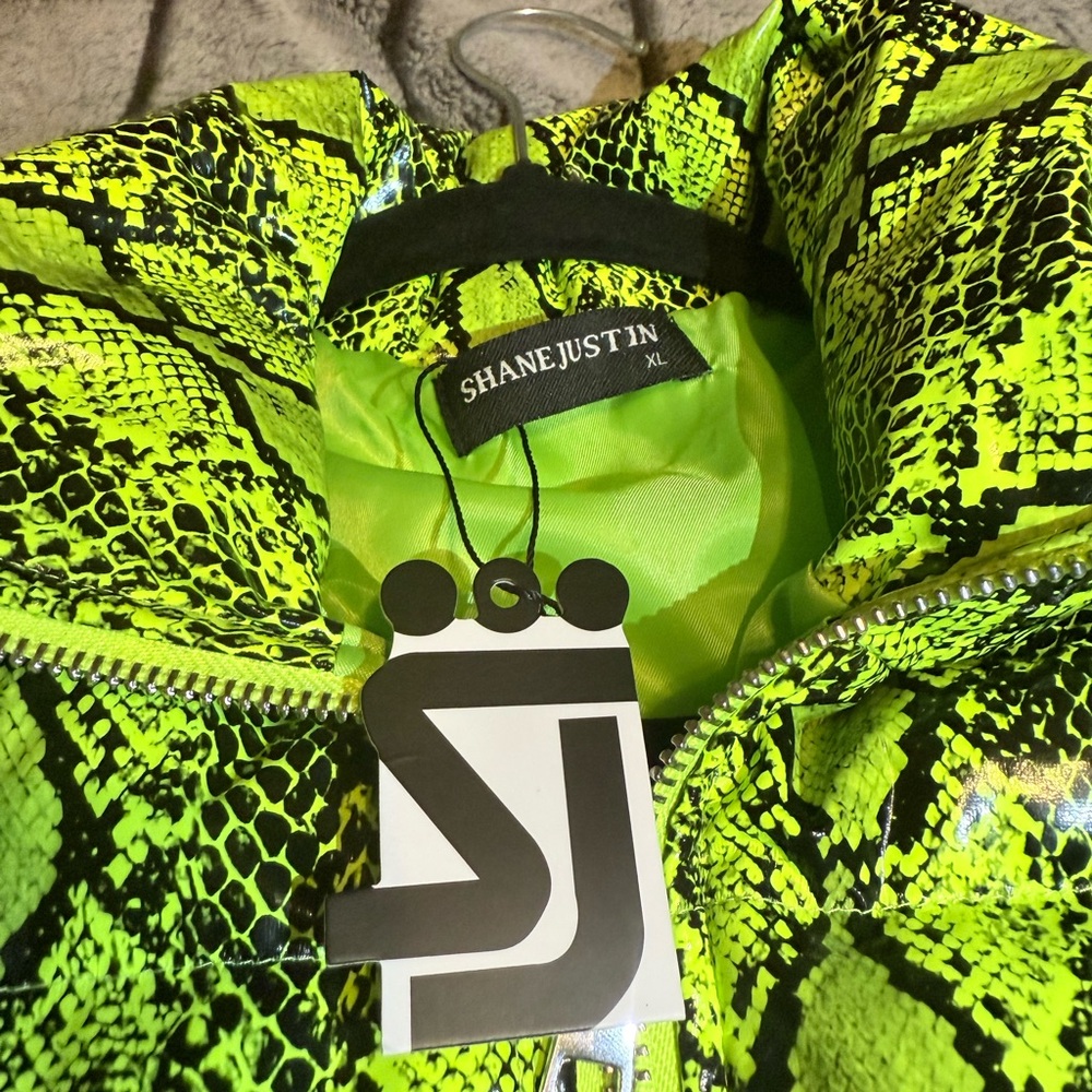 XL Shane Justin Puffer Neon green jacket